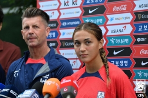 韩国女足主帅评16岁混血球员：她用表现证明了在国家队有一席之地
