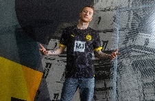 多特发布新赛季客场球衣：黑灰+黄色，有俱乐部发源地暗纹